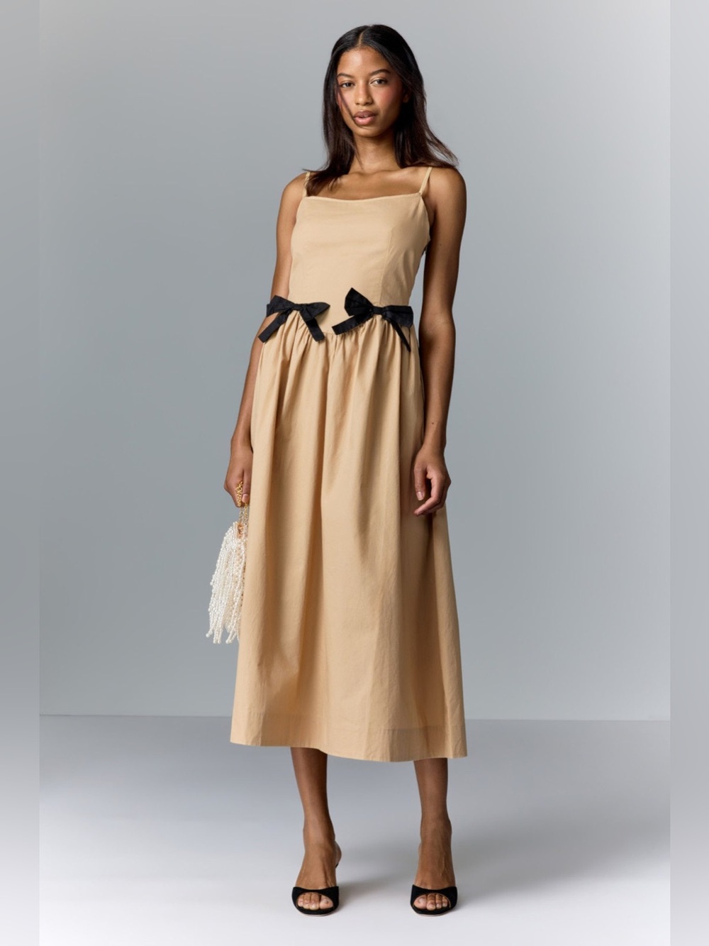 Moon River Sleeveless Square Neck Midi Dress
Size Large